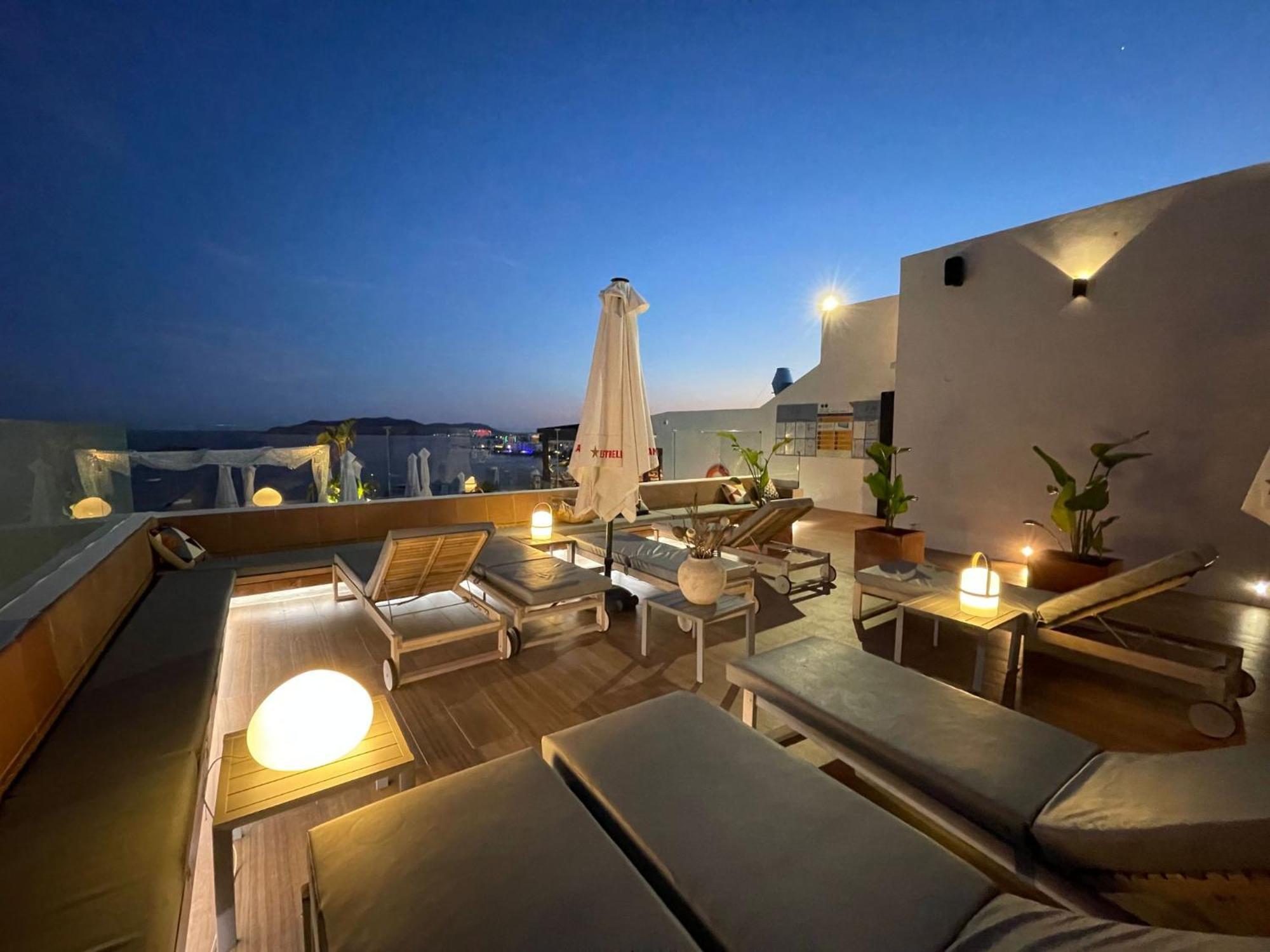 Hotel Cenit & Apts. Sol Y Viento อิบิซาทาวน์ ภายนอก รูปภาพ
